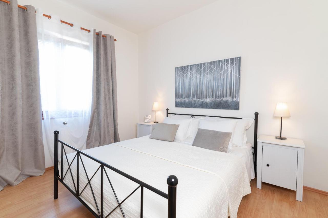 Apartments Rozelyn Ugljan Kültér fotó